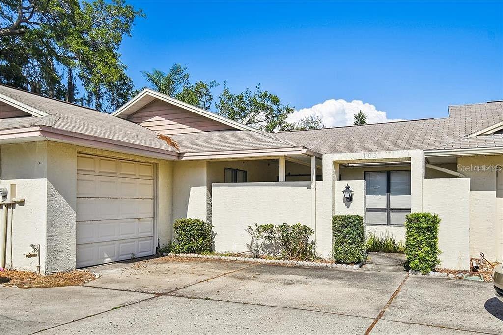 103 LAKESIDE COLONY DR