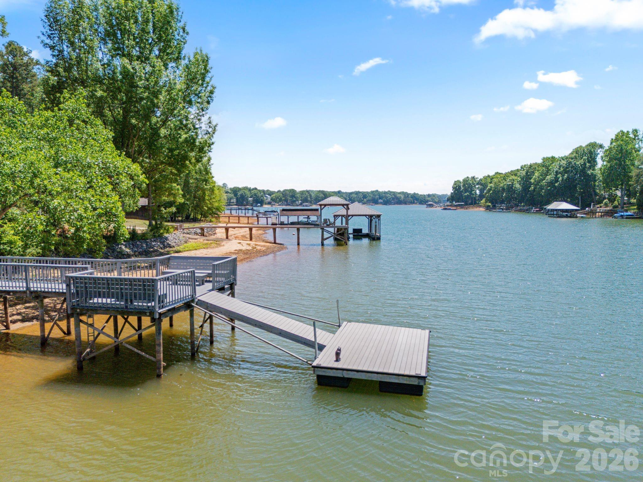 Deep water cove with easy access to the main channel - 383 Sundown Road, Mooresville