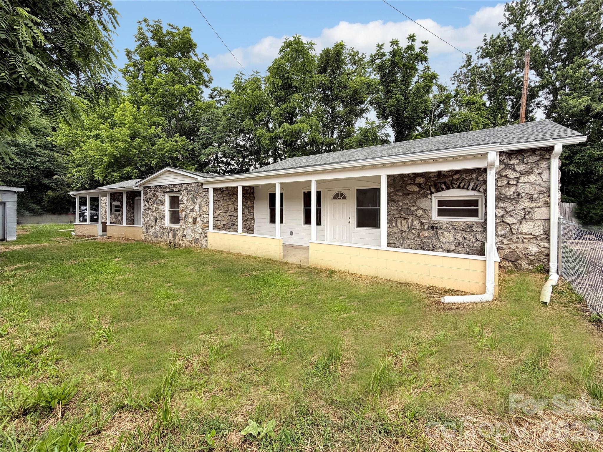 level yard - 492 Riverbend Street, Waynesville