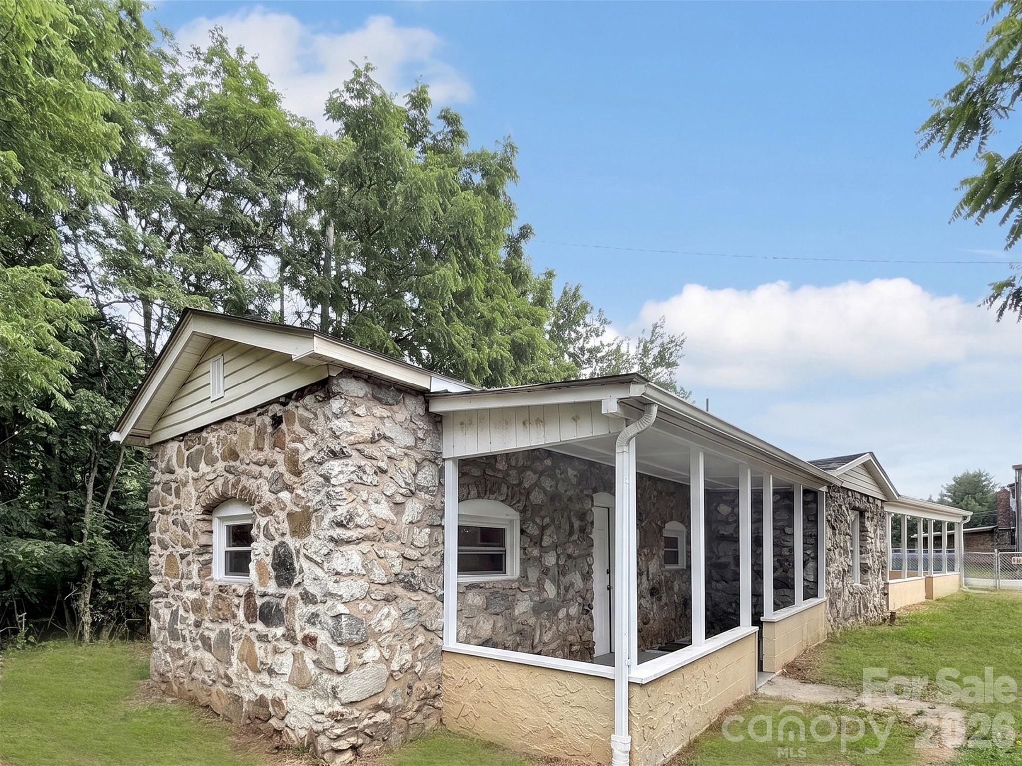 Single Family Residence at 492 Riverbend Street, Waynesville, photo 10 of 33