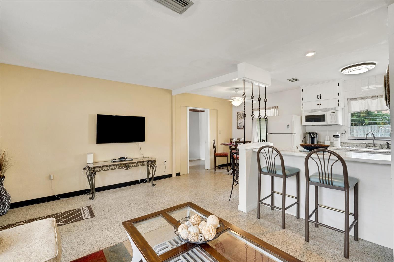 Single Family Residence at 2830 SIESTA DR, VENICE, photo 6 of 28