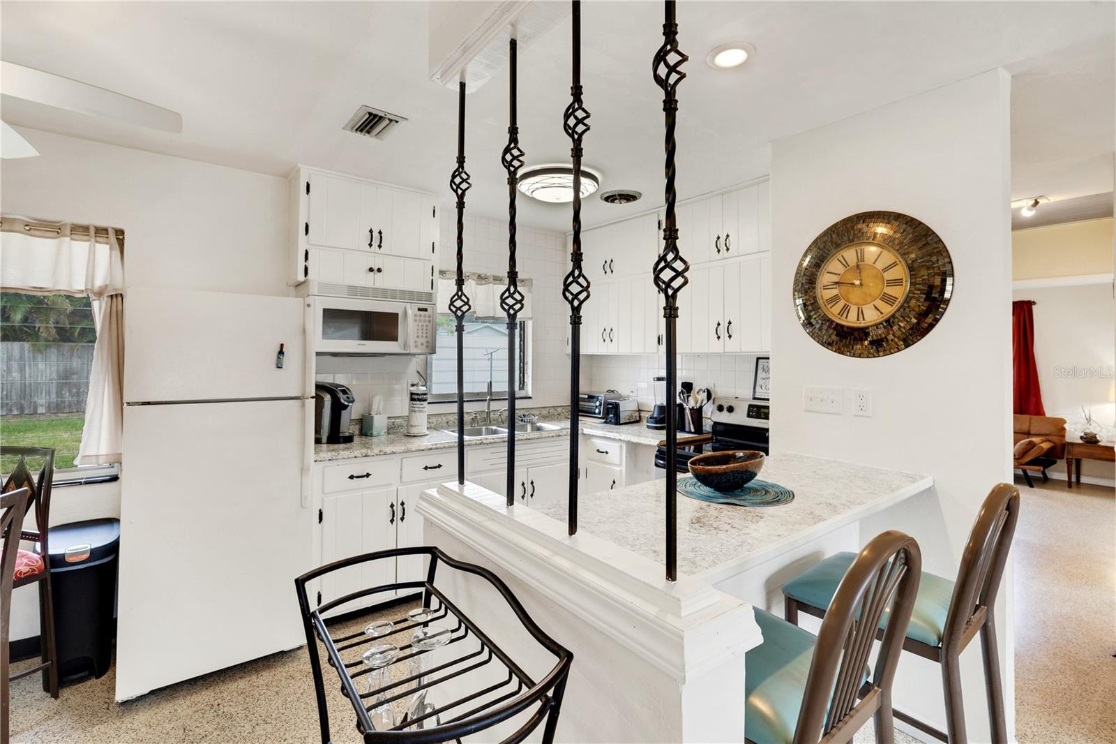 Single Family Residence at 2830 SIESTA DR, VENICE, photo 8 of 28