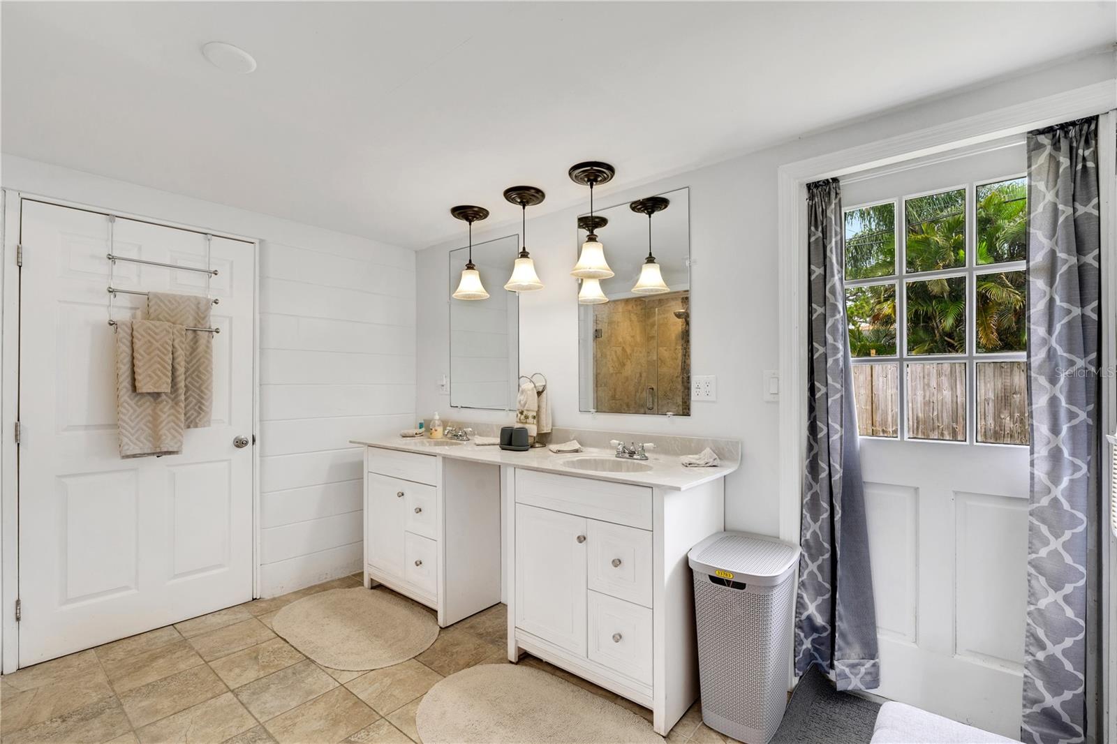 Single Family Residence at 2830 SIESTA DR, VENICE, photo 16 of 28