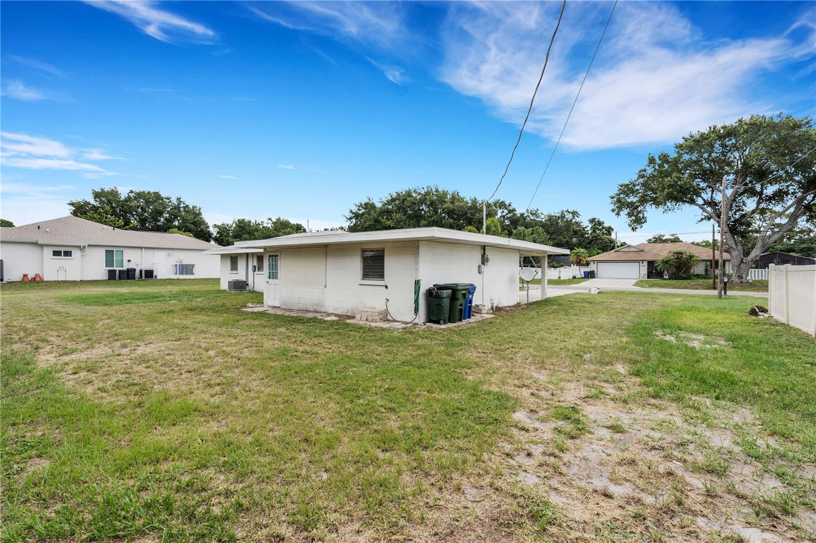 Single Family Residence at 2830 SIESTA DR, VENICE, photo 23 of 28
