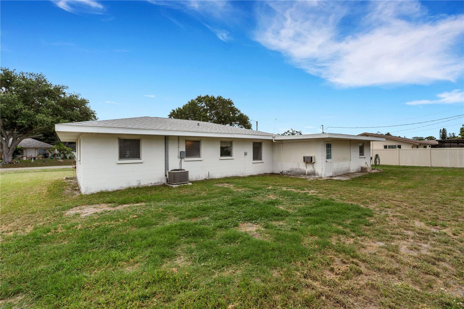 Single Family Residence at 2830 SIESTA DR, VENICE, photo 24 of 28