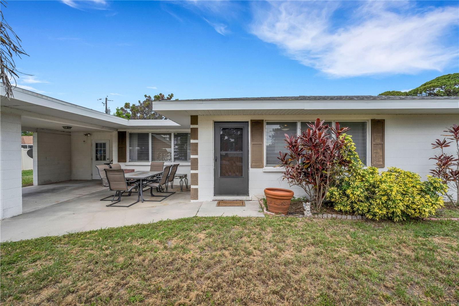 Single Family Residence at 2830 SIESTA DR, VENICE, photo 26 of 28