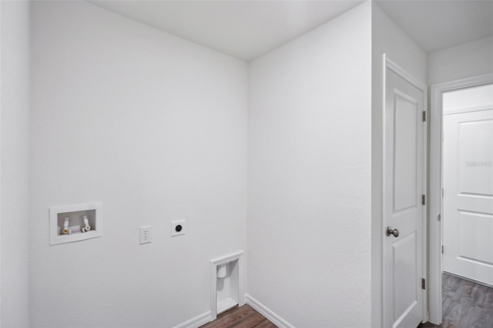 Single Family Residence at 13414 CANYON SWALLOW RD, BROOKSVILLE, photo 23 of 32
