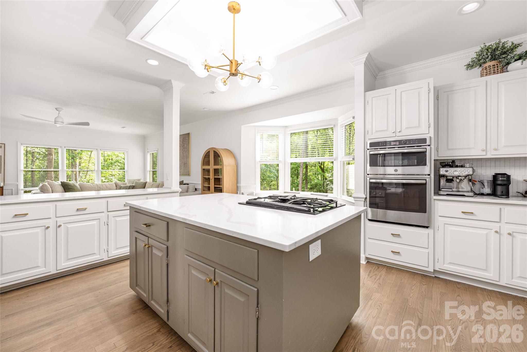 Kitchen island - 1800 Chestnut Lane, Matthews