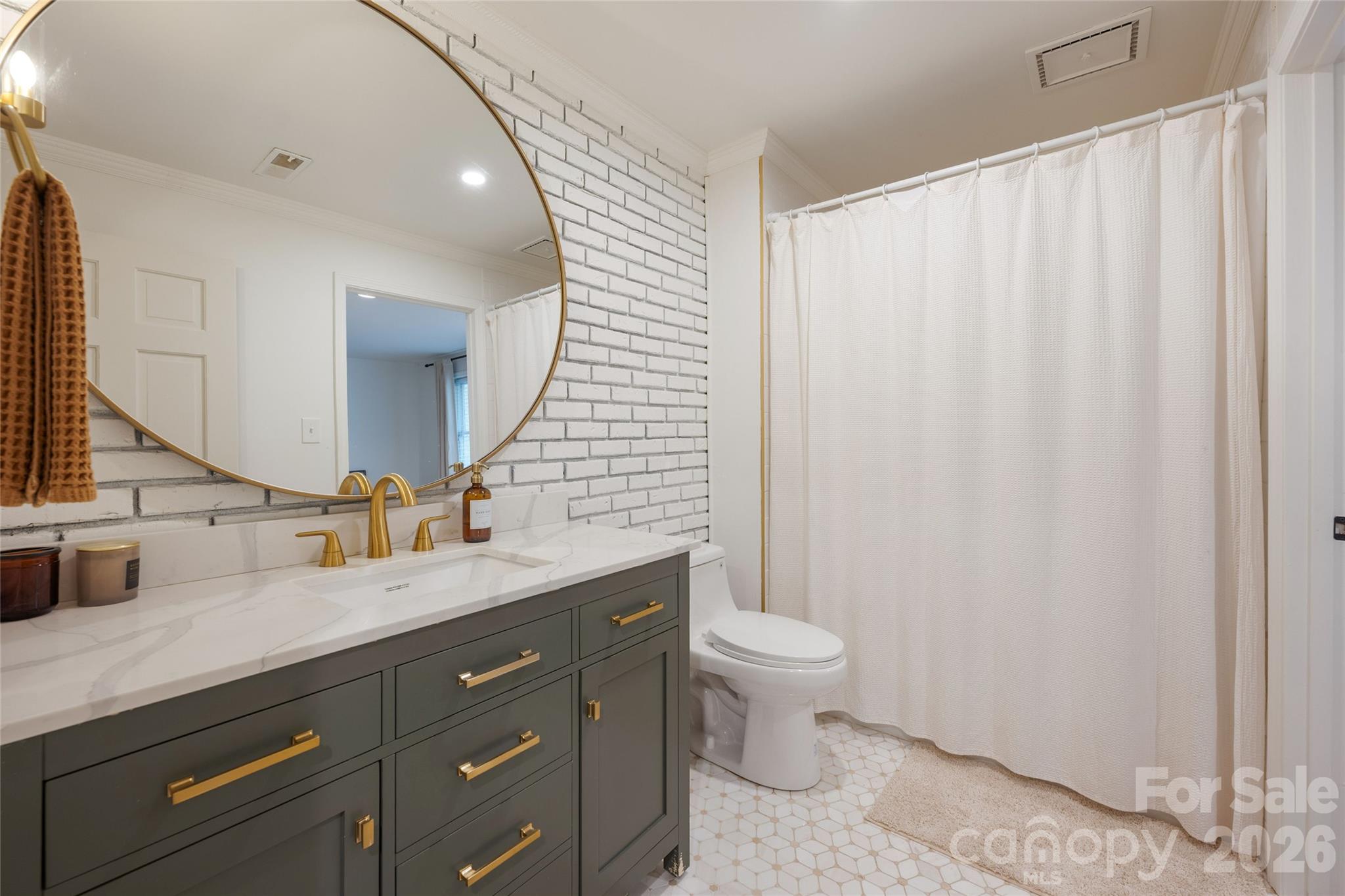 Secondary full bath - 1800 Chestnut Lane, Matthews