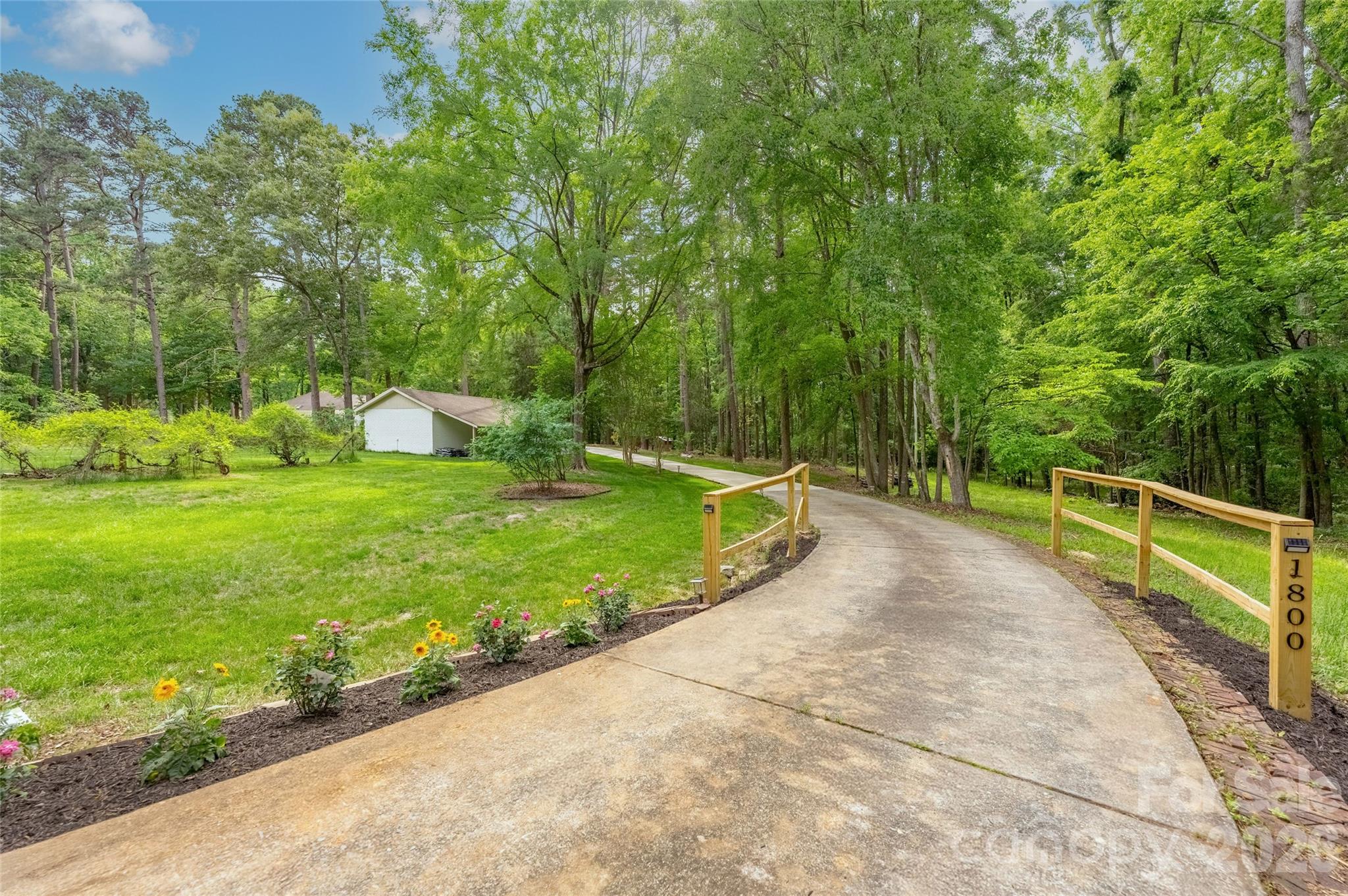 Long driveway for privacy - 1800 Chestnut Lane, Matthews