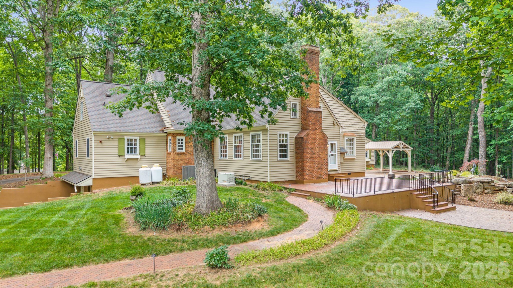 Single Family Residence at 5400 Dartmoor Street, Winston Salem, photo 4 of 41