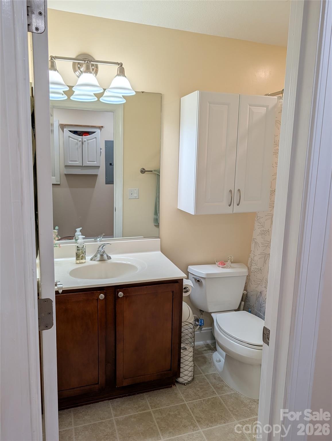 Front hall bath - 65 Foxden Drive, Fletcher