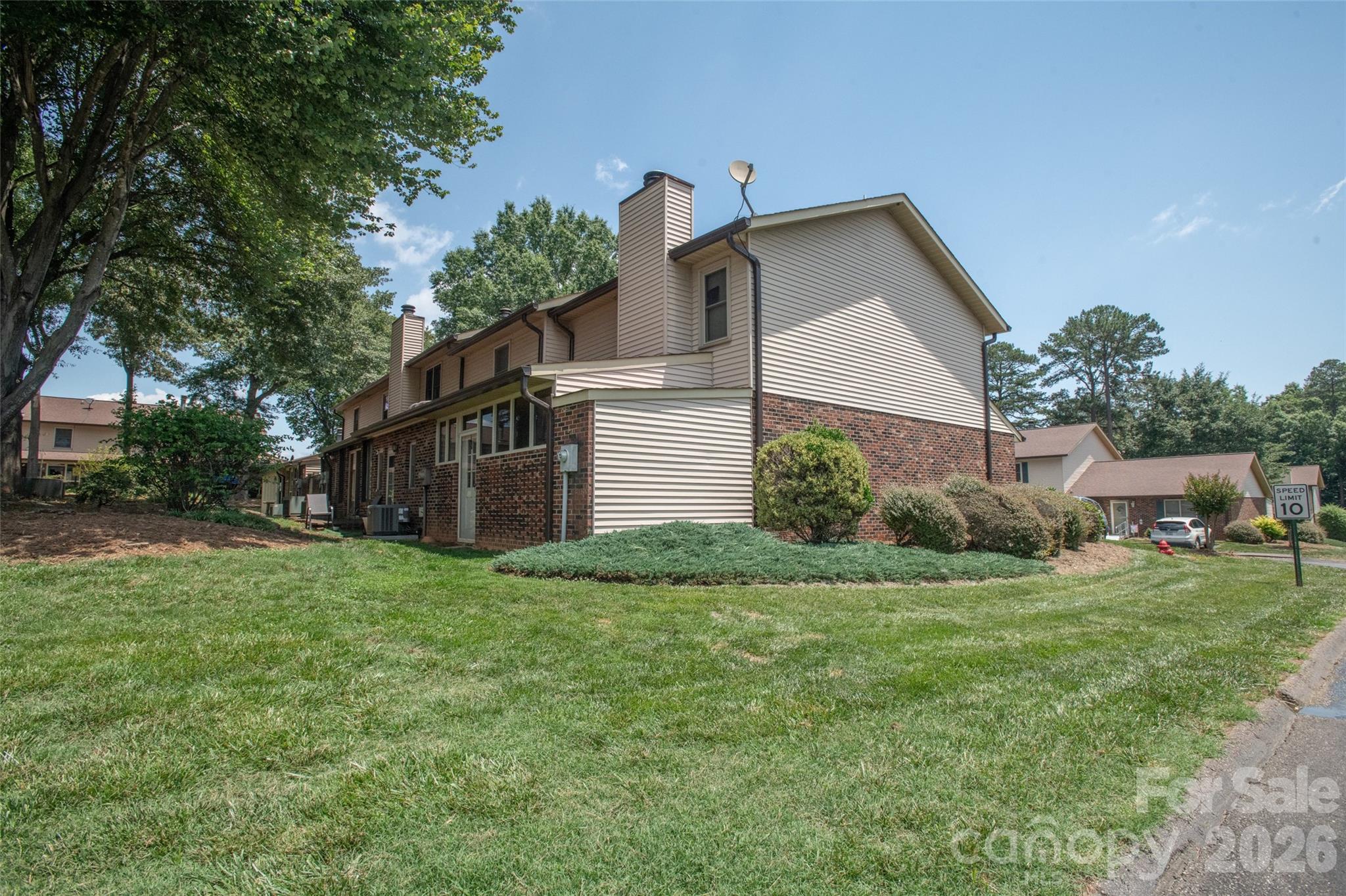 Townhouse at 1330 5th Street NE, Hickory, photo 4 of 35