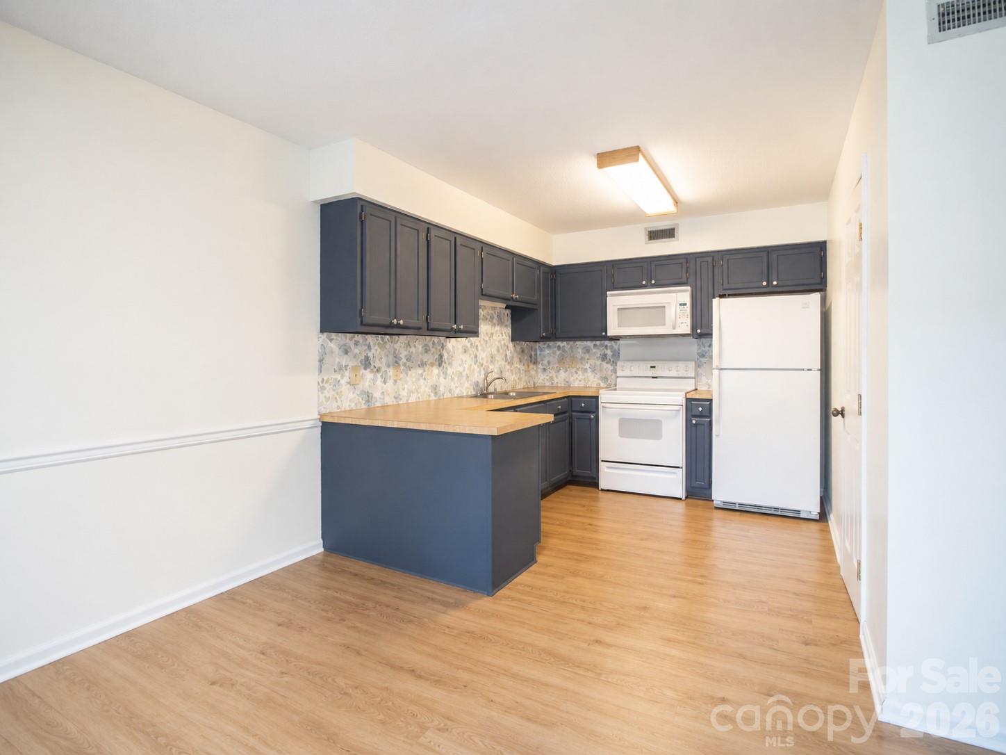 Townhouse at 1330 5th Street NE, Hickory, photo 8 of 35