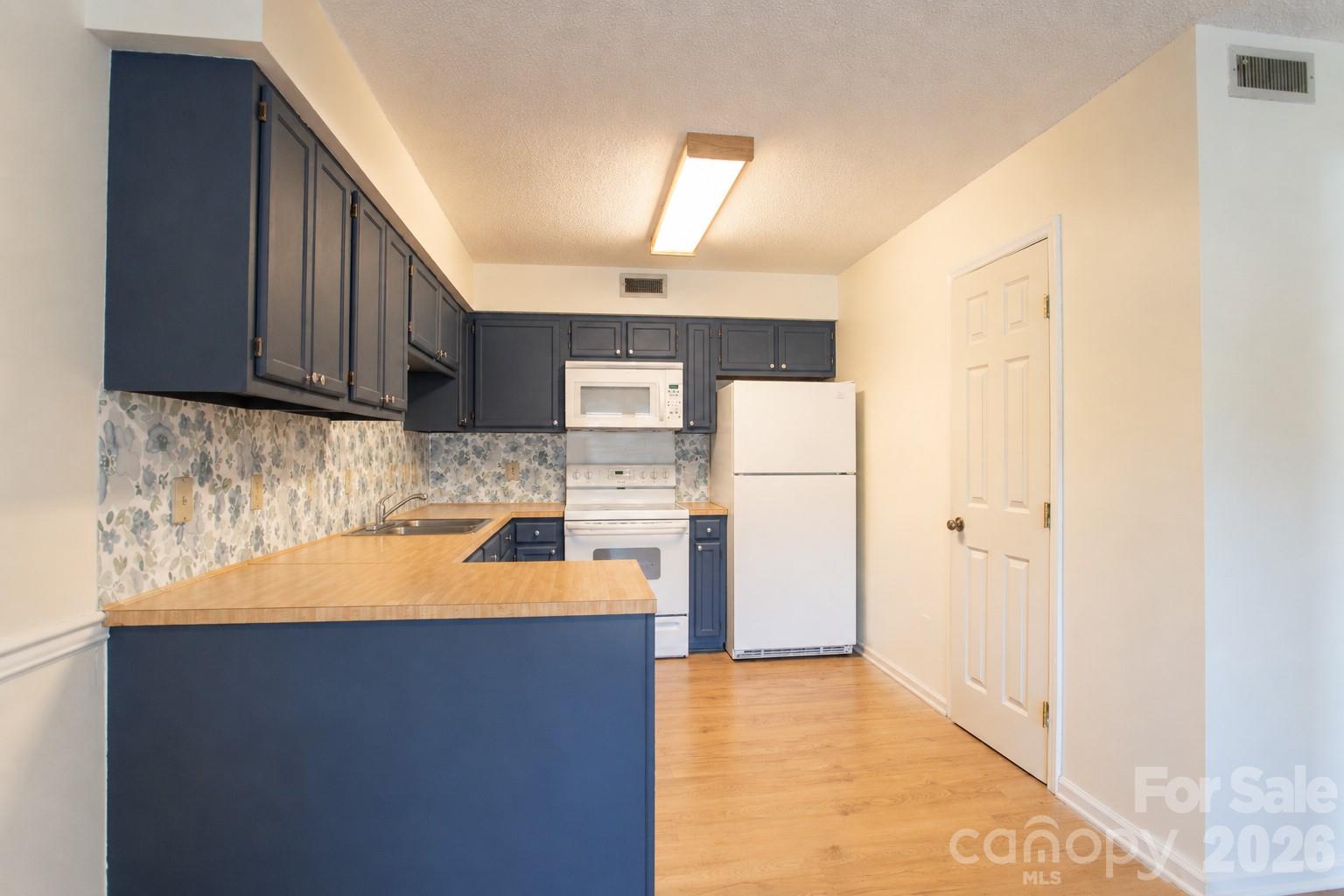 Townhouse at 1330 5th Street NE, Hickory, photo 9 of 35