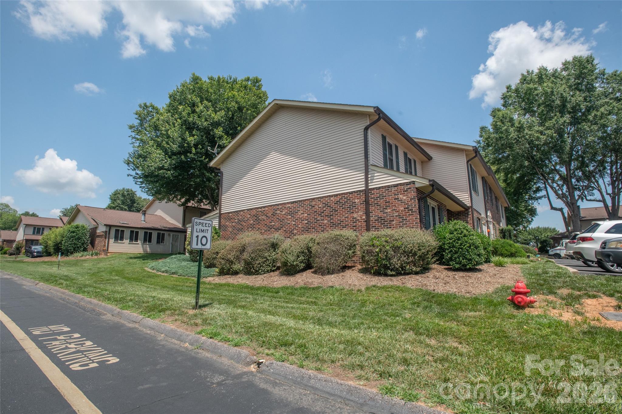 Townhouse at 1330 5th Street NE, Hickory, photo 29 of 35