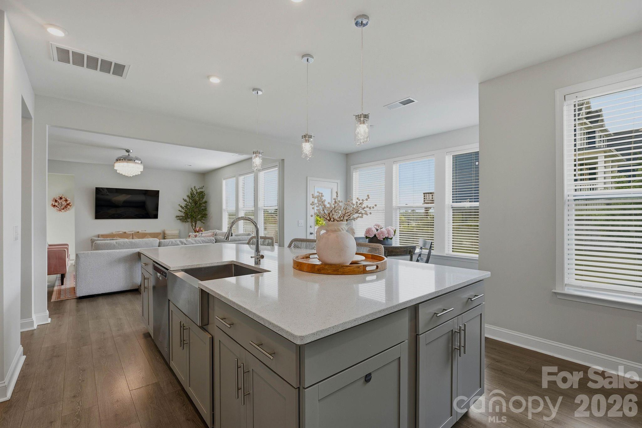 Single Family Residence at 2107 Masons Bend Drive, Fort Mill, photo 14 of 39