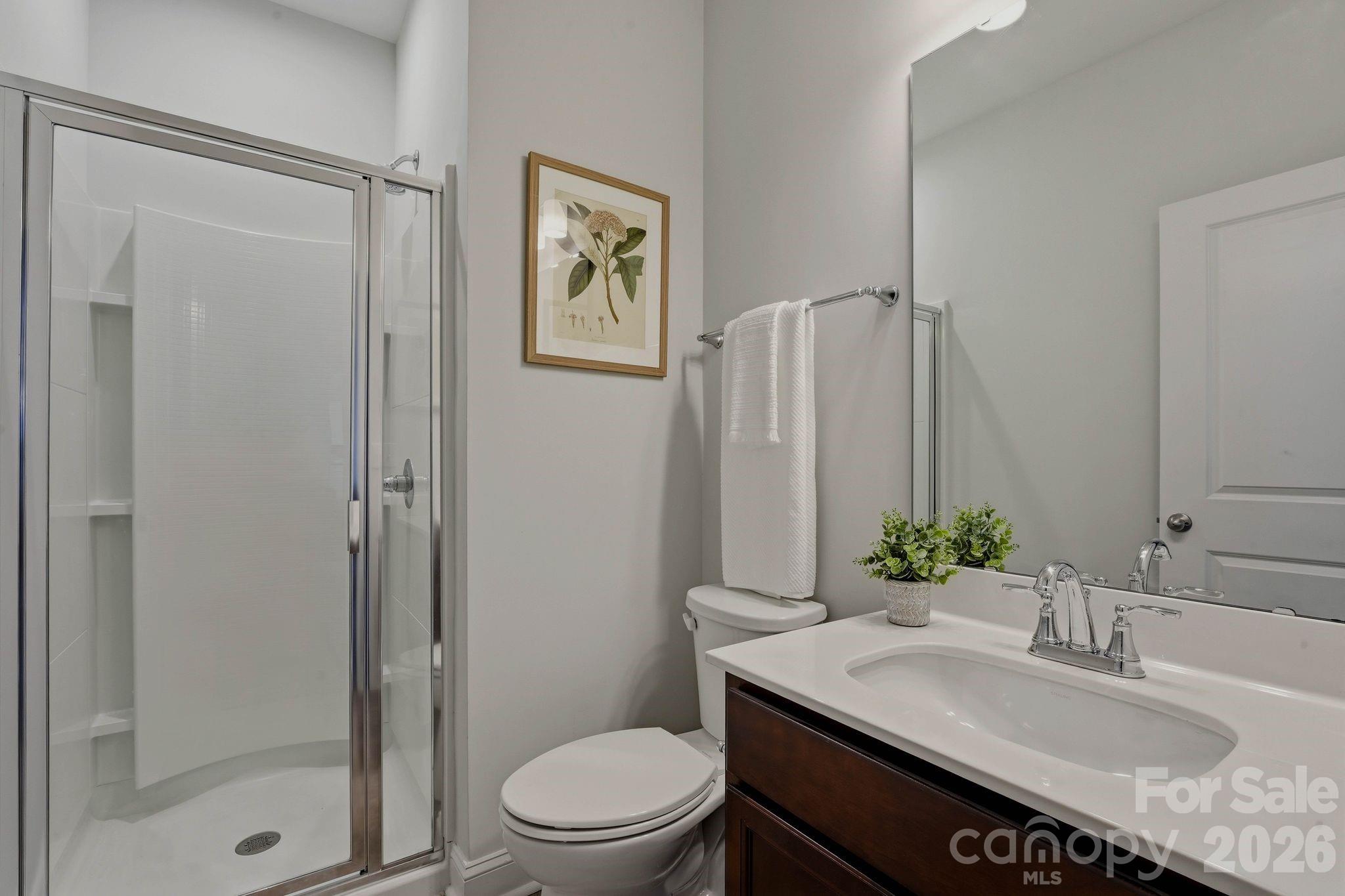 Main level bath. - 2107 Masons Bend Drive, Fort Mill
