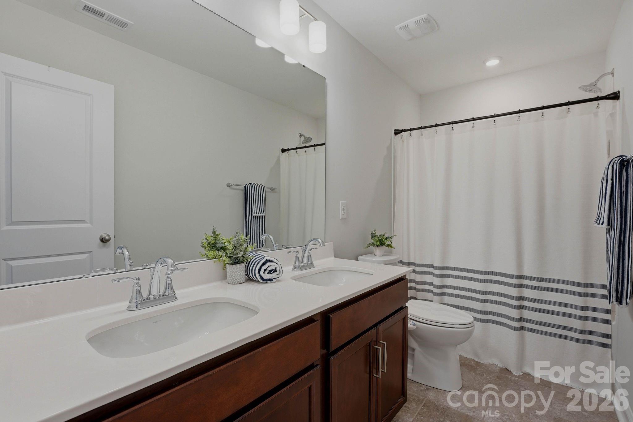 Single Family Residence at 2107 Masons Bend Drive, Fort Mill, photo 23 of 39