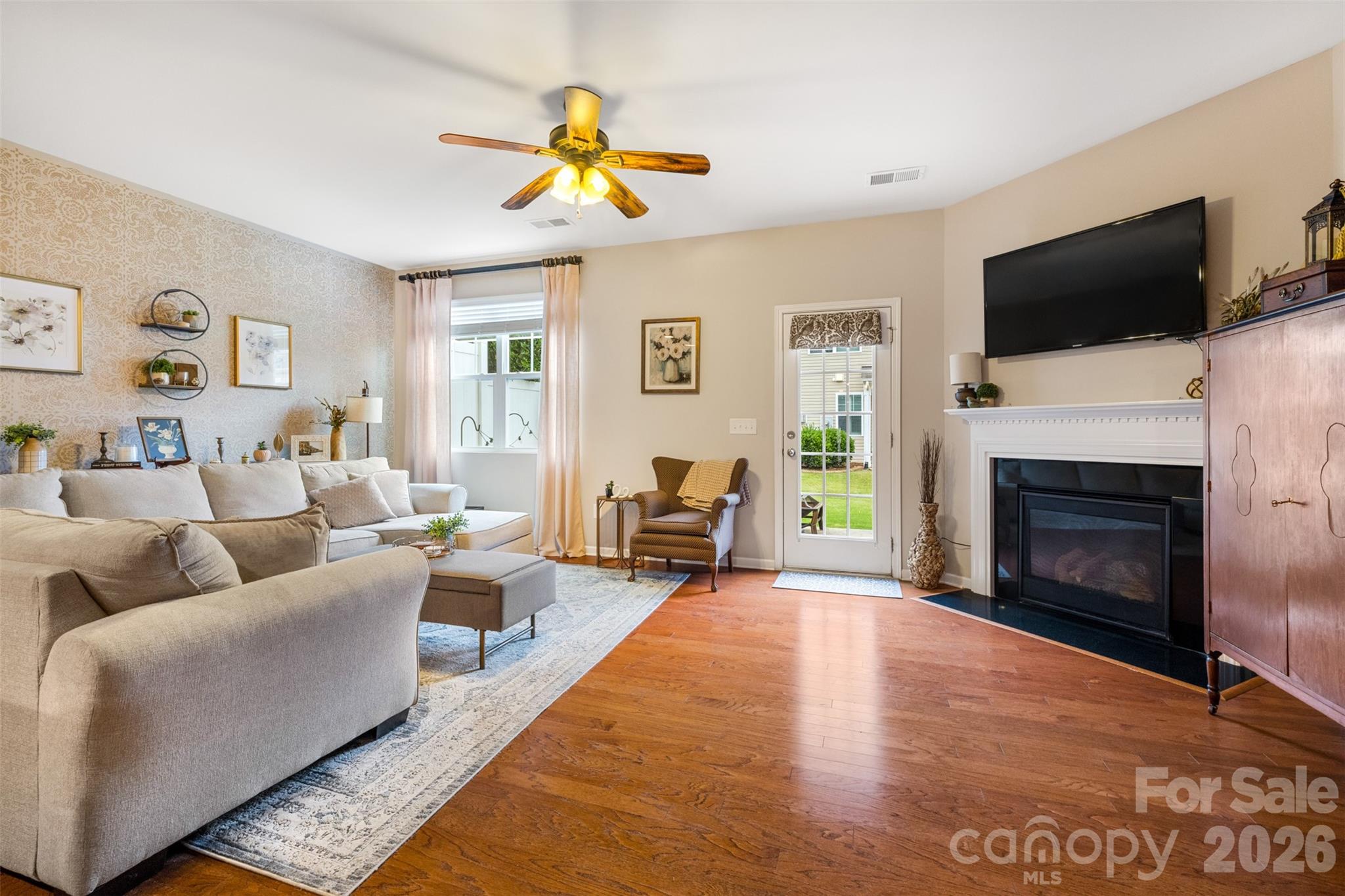 7044 Woodsbay Lane
