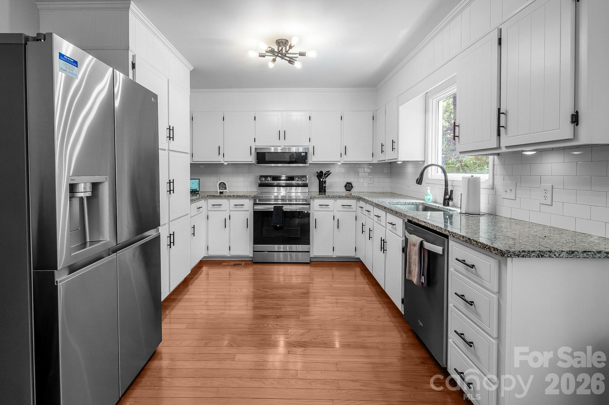 Granite countertops with custom cabinetry - 9205 Richardson King Road, Waxhaw