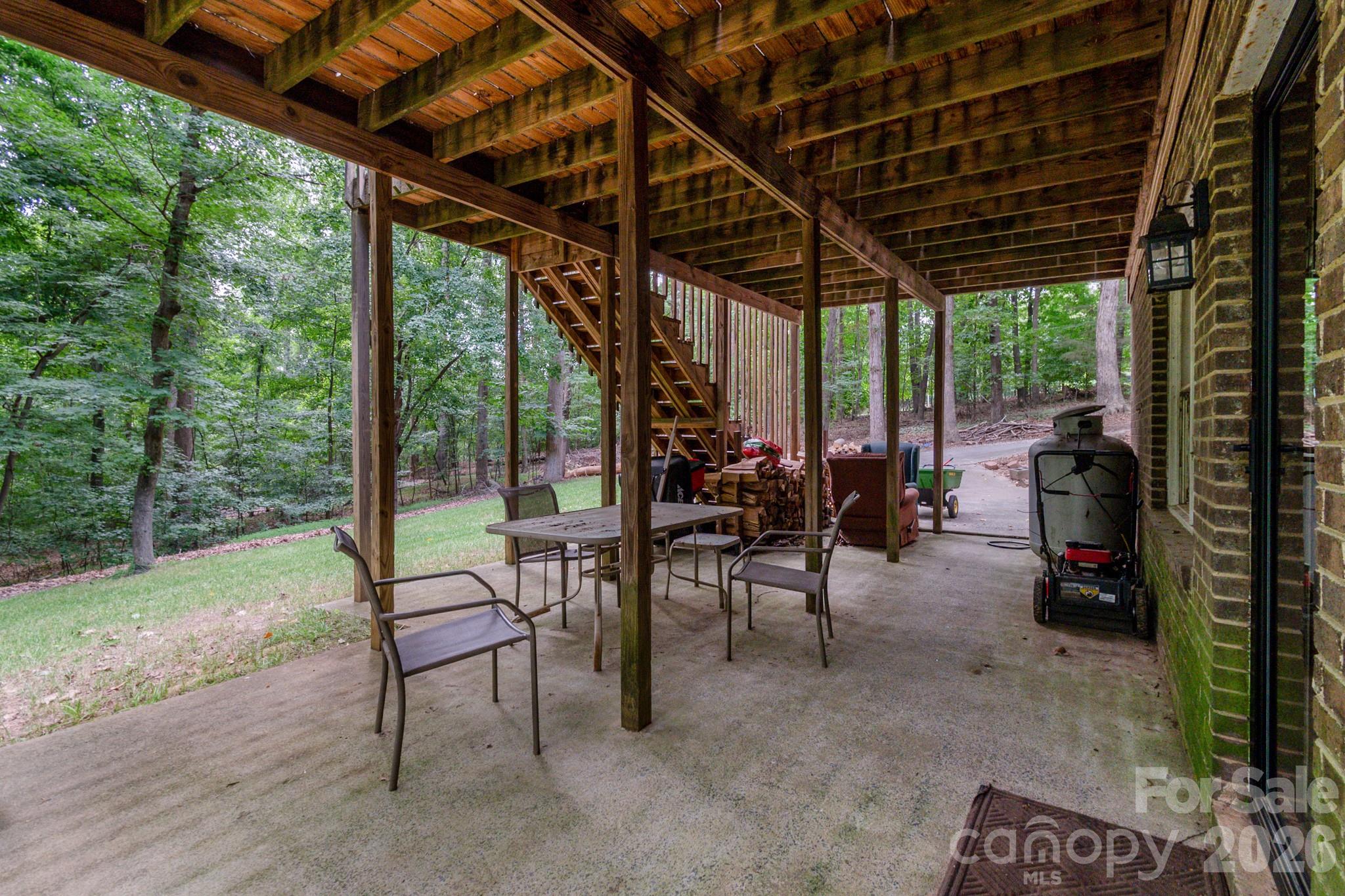 Door access to right for basement living - 9205 Richardson King Road, Waxhaw