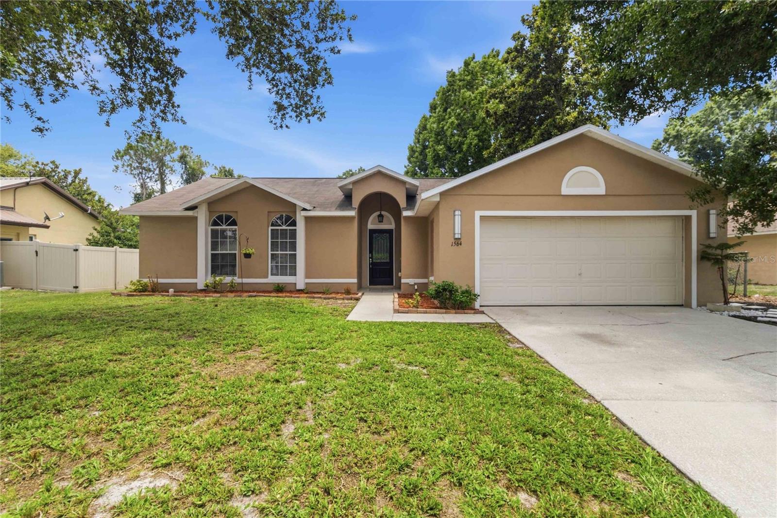 1564 CYPRESS WOODS CIR