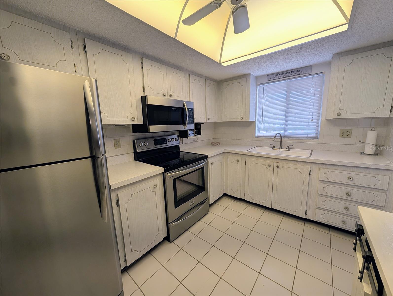 Spacious kitchen, lots of countertop space - 3564 LAKE BAYSHORE DR #K-203, BRADENTON