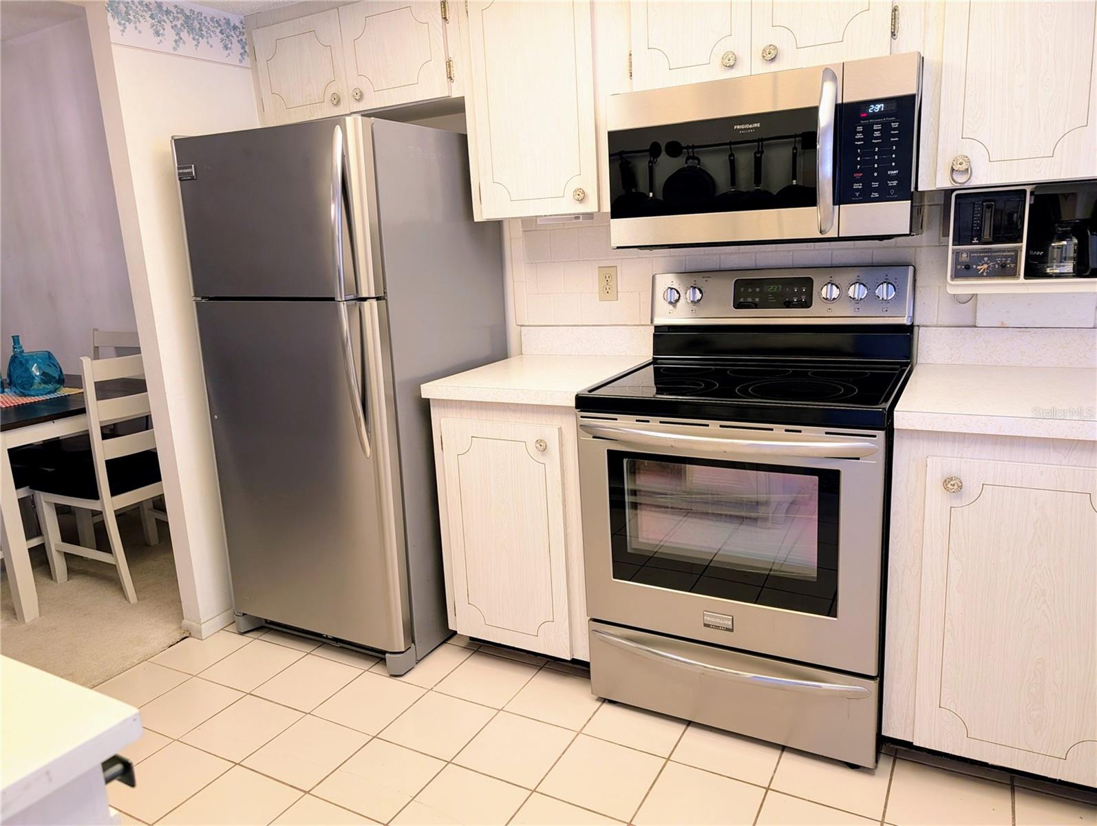 Kitchen space w/easy transition to dining area - 3564 LAKE BAYSHORE DR #K-203, BRADENTON