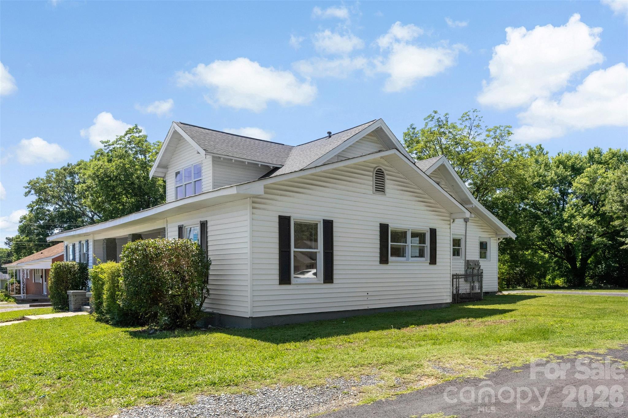 Triplex at 509 E Grover Street, Shelby, photo 4 of 47