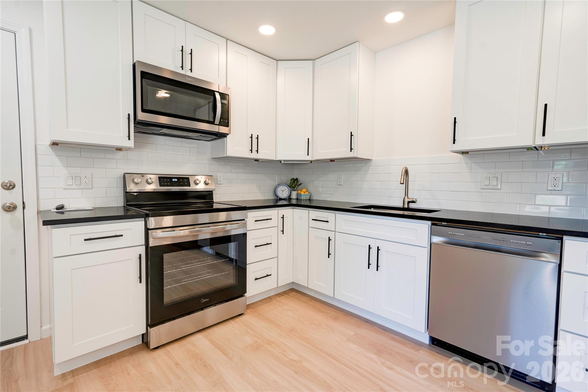 Single Family Residence at 2994 Lutz Boulevard, Newton, photo 6 of 36