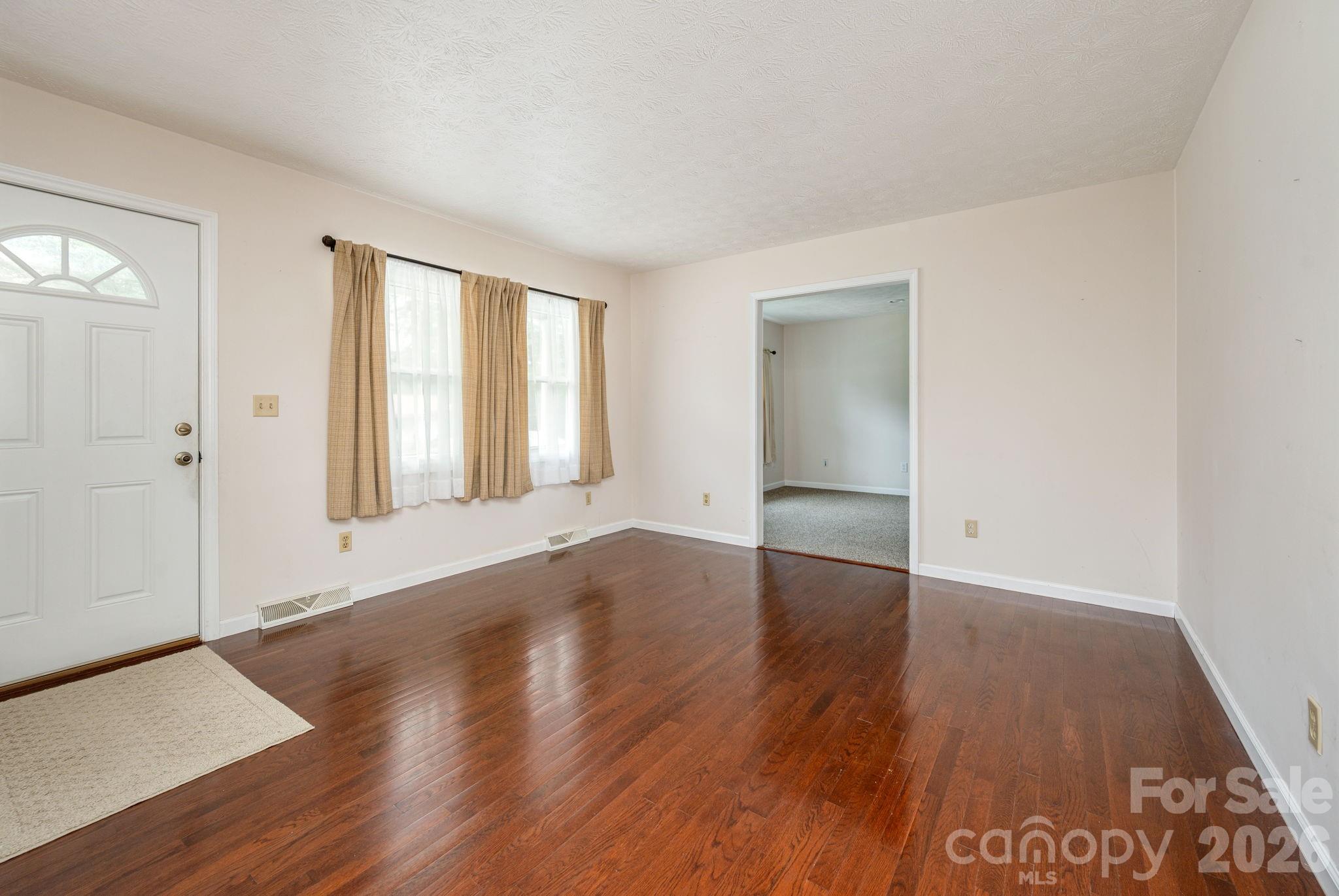 Single Family Residence at 107 MAYWOOD Road, Hendersonville, photo 4 of 25