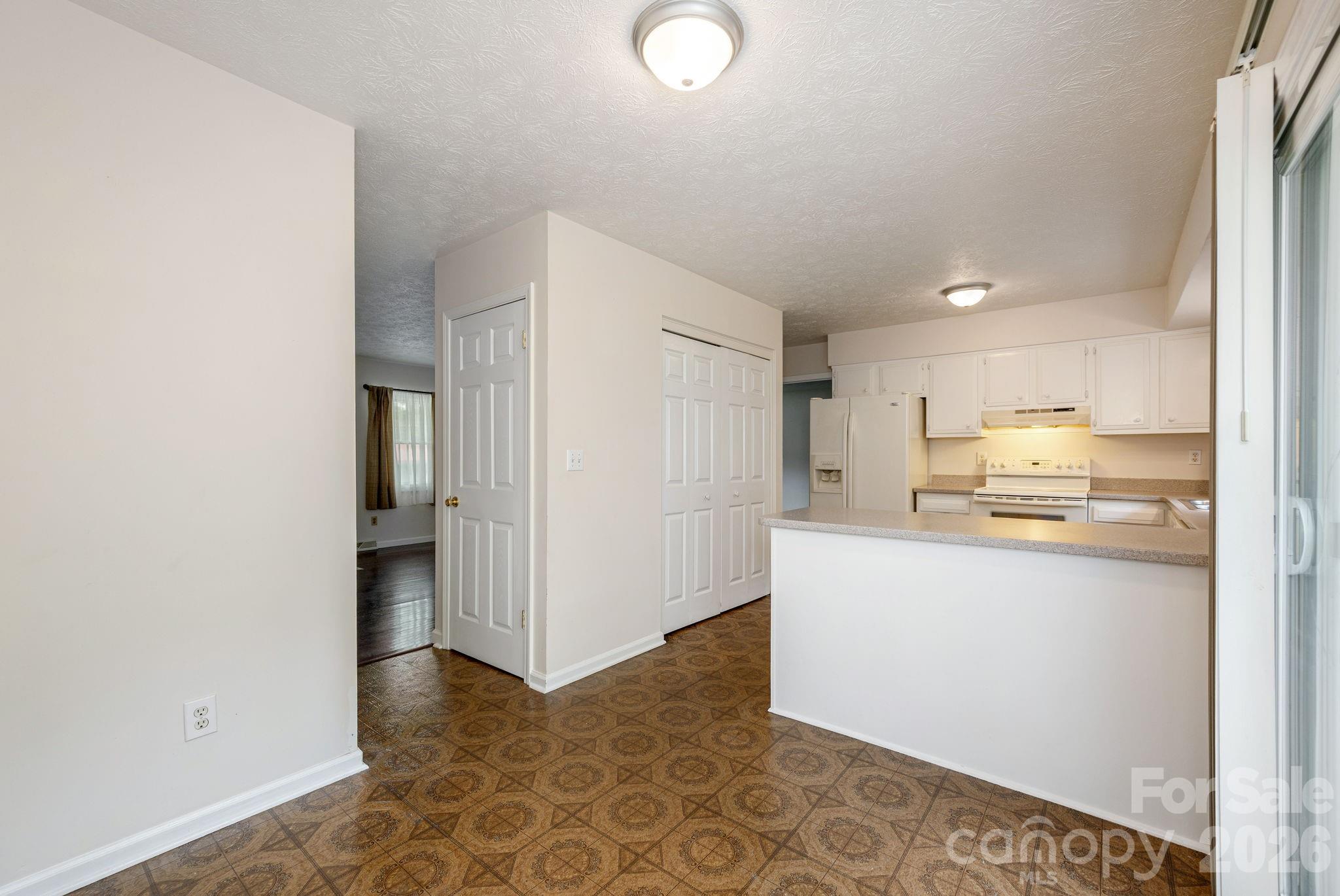 Single Family Residence at 107 MAYWOOD Road, Hendersonville, photo 7 of 25