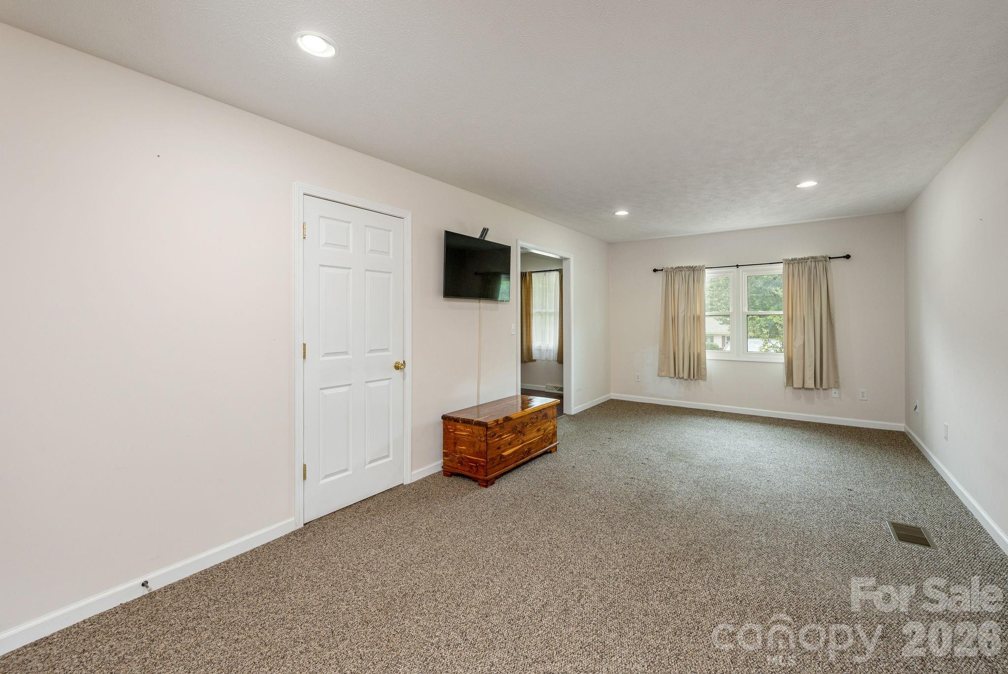 Single Family Residence at 107 MAYWOOD Road, Hendersonville, photo 19 of 25
