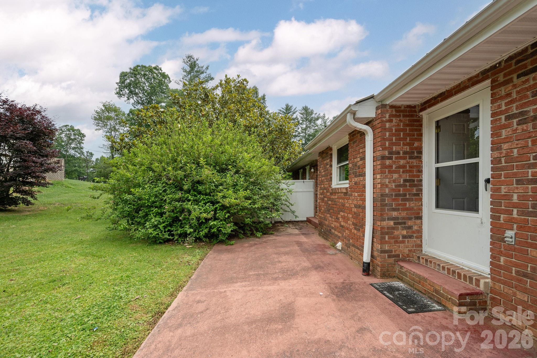 Single Family Residence at 107 MAYWOOD Road, Hendersonville, photo 22 of 25