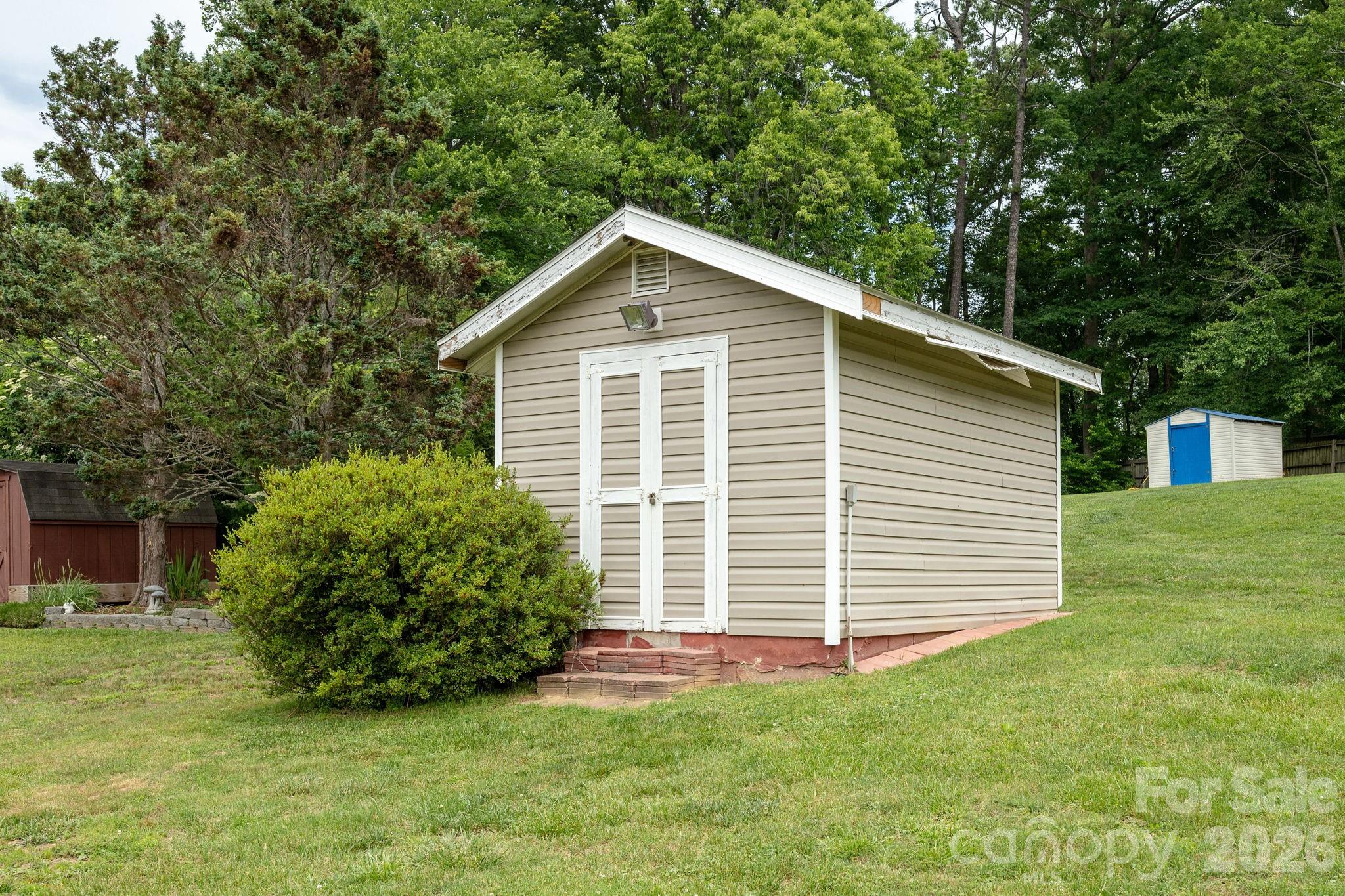 Single Family Residence at 107 MAYWOOD Road, Hendersonville, photo 24 of 25