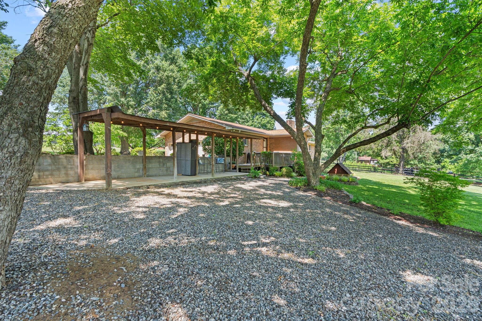 Single Family Residence at 256 Johnson Dairy Road, Mooresville, photo 11 of 46