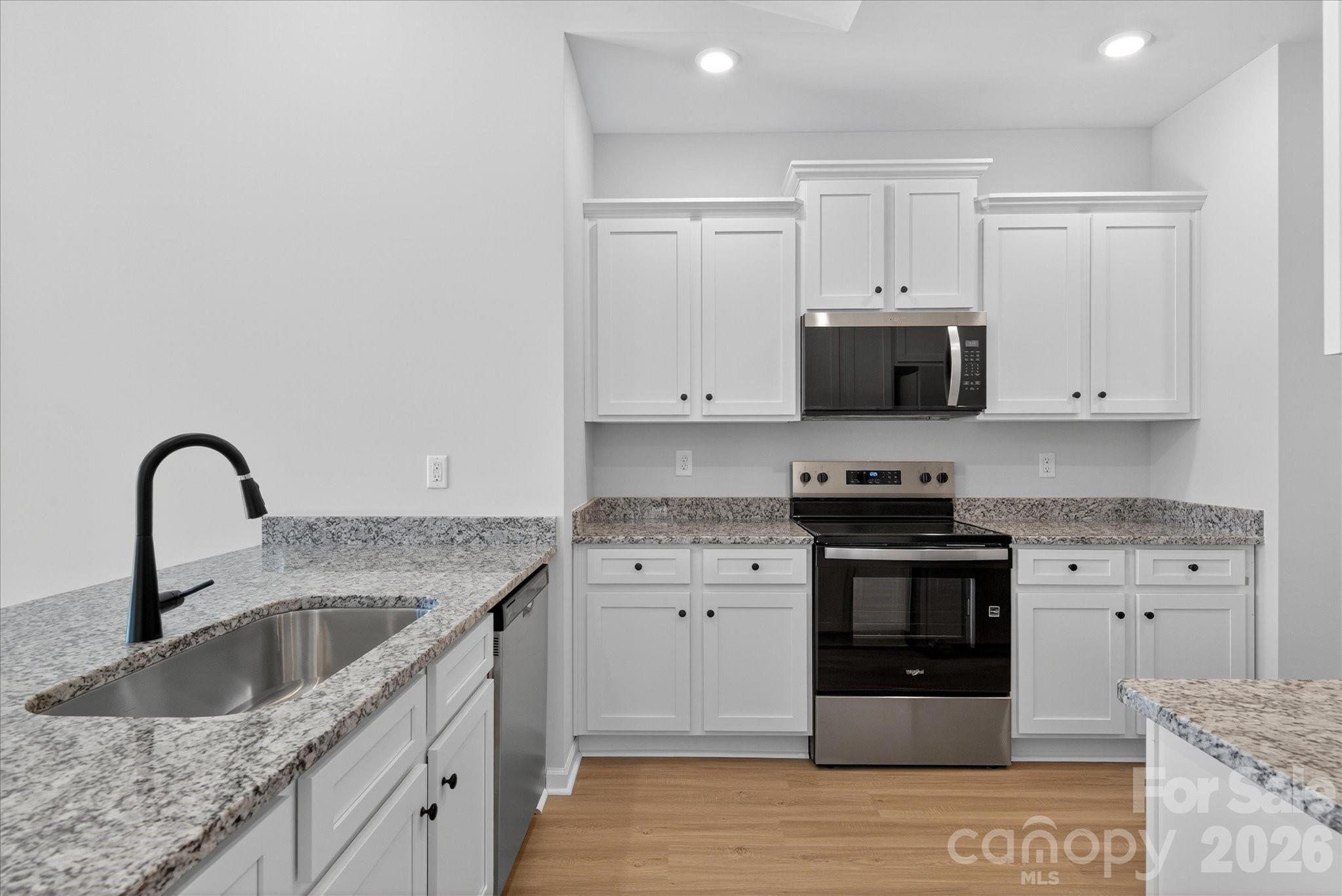Single Family Residence at 3184 Strong Box Lane, Gastonia, photo 8 of 22