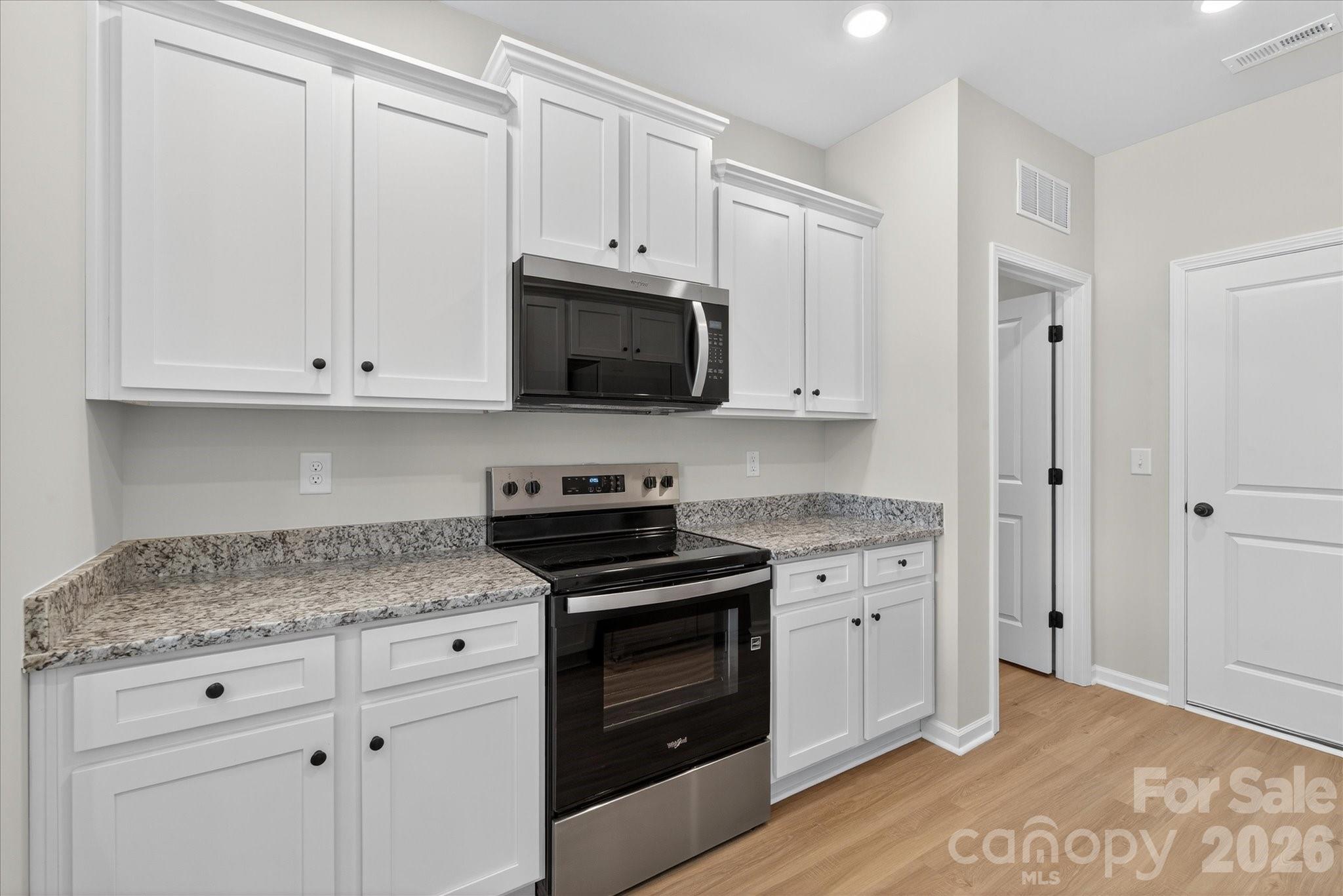 Single Family Residence at 3184 Strong Box Lane, Gastonia, photo 9 of 22