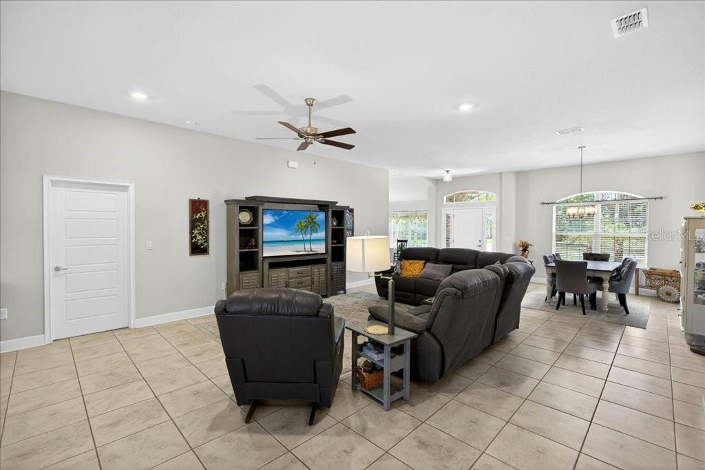 Open An Inviting entrance with plenty space for all your gathering! - 118 RYBERRY DR, PALM COAST