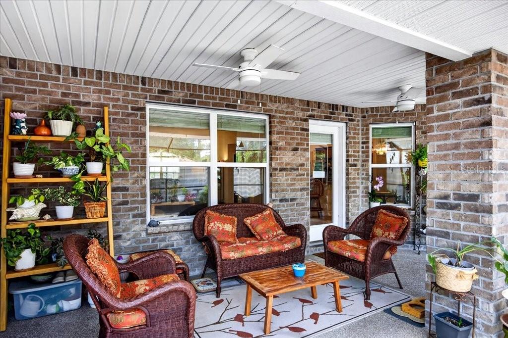 Breakfast or drinks to relax at the extra-large covered lanai! - 118 RYBERRY DR, PALM COAST
