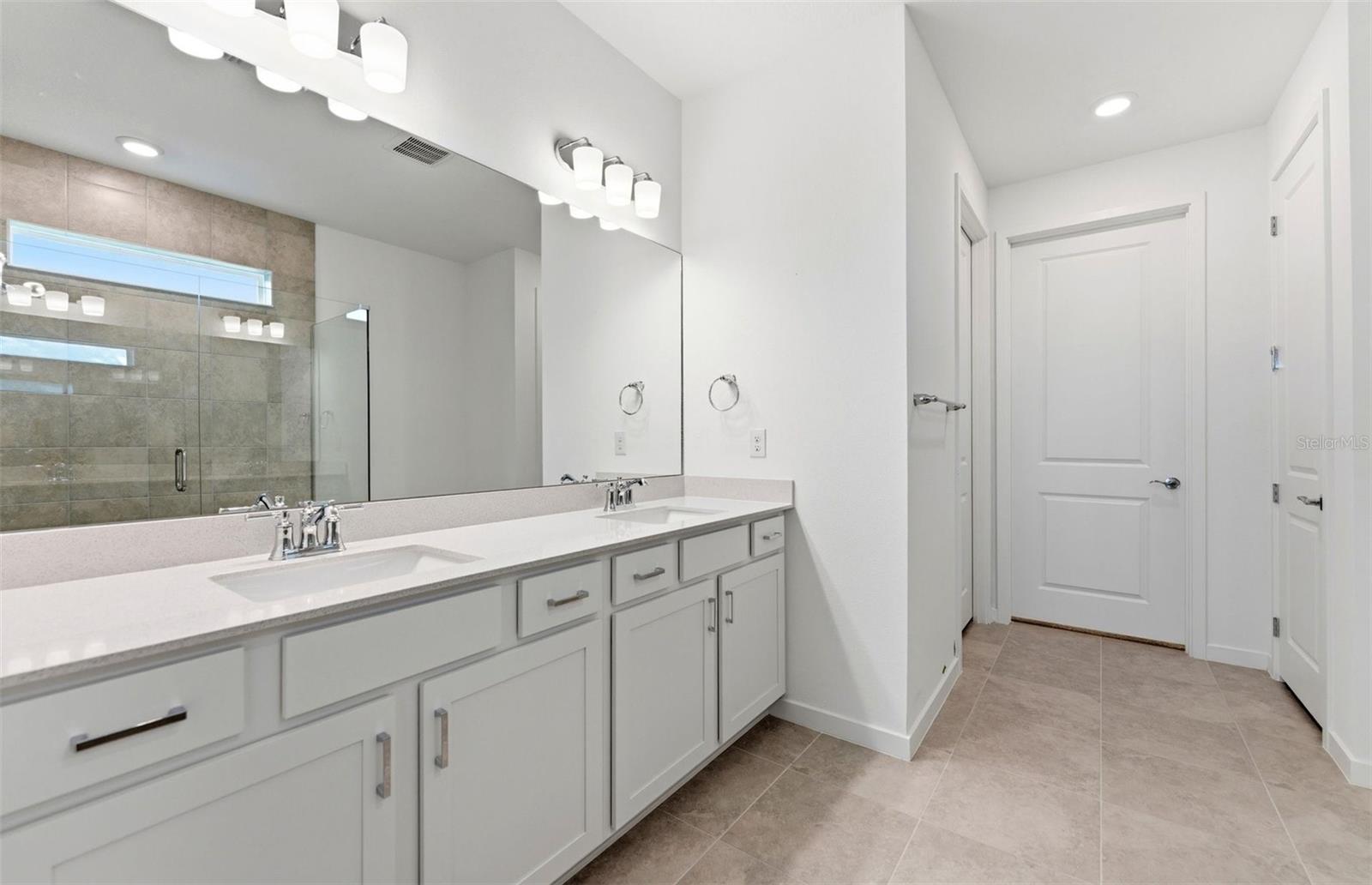 Owner's Bath w/Dual Sinks - 10005 JOHNSON OAKS GLN, PARRISH
