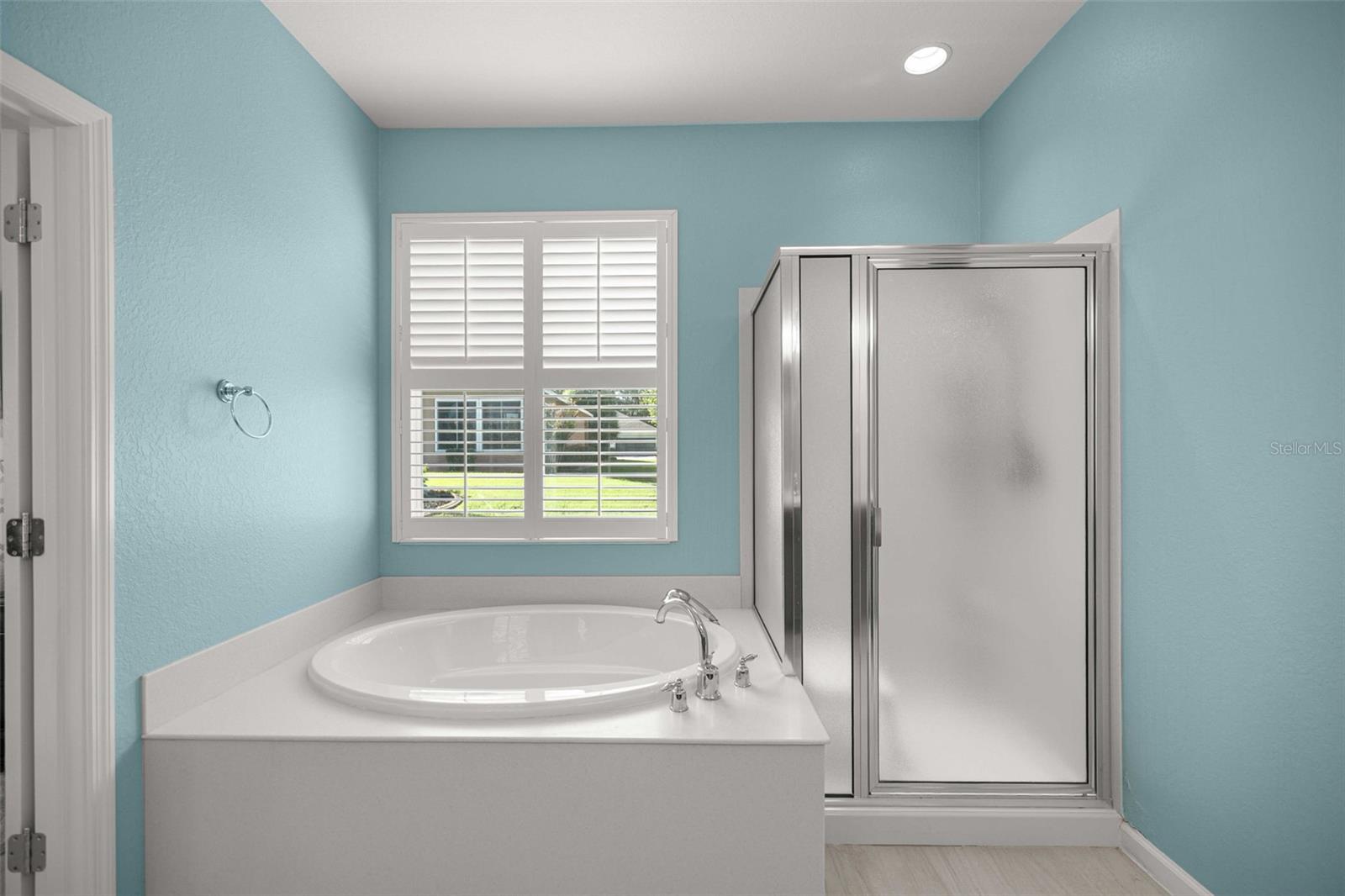 Soaking Tub / Shower - 6951 SW 94TH CT, OCALA