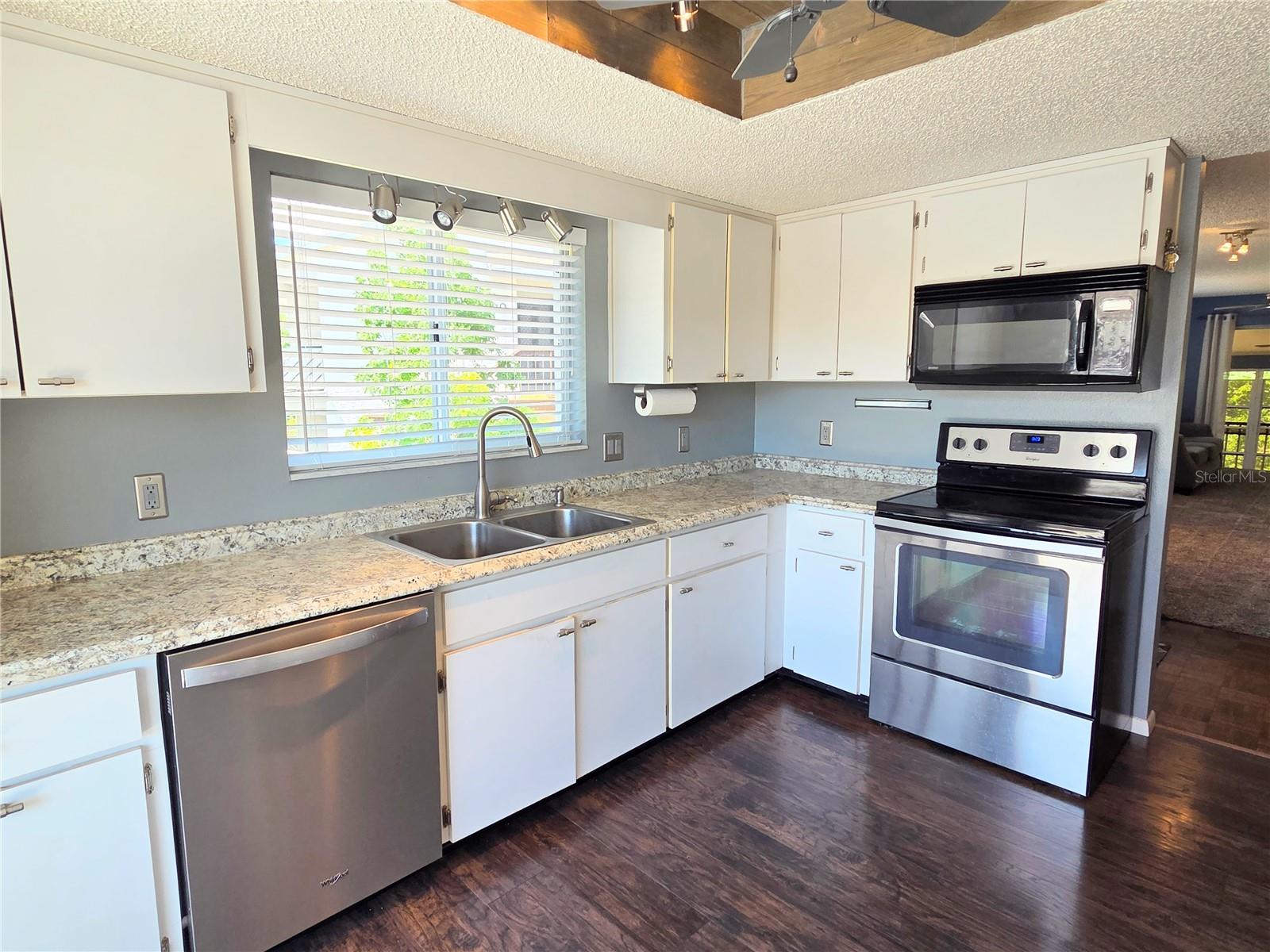 Condominium at 12404 EAGLESWOOD DR #C, HUDSON, photo 3 of 30
