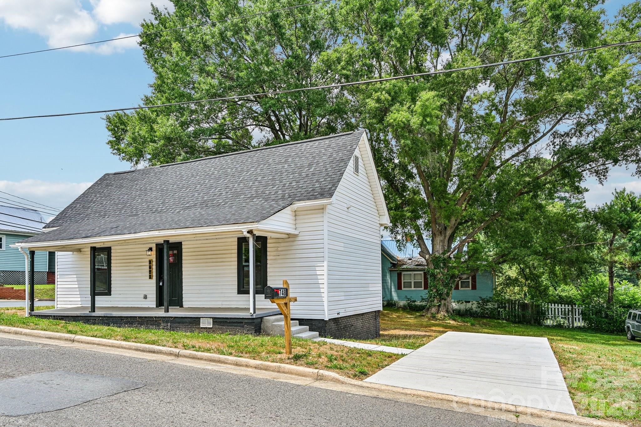 Single Family Residence at 748 Efird Street, Albemarle, photo 2 of 28