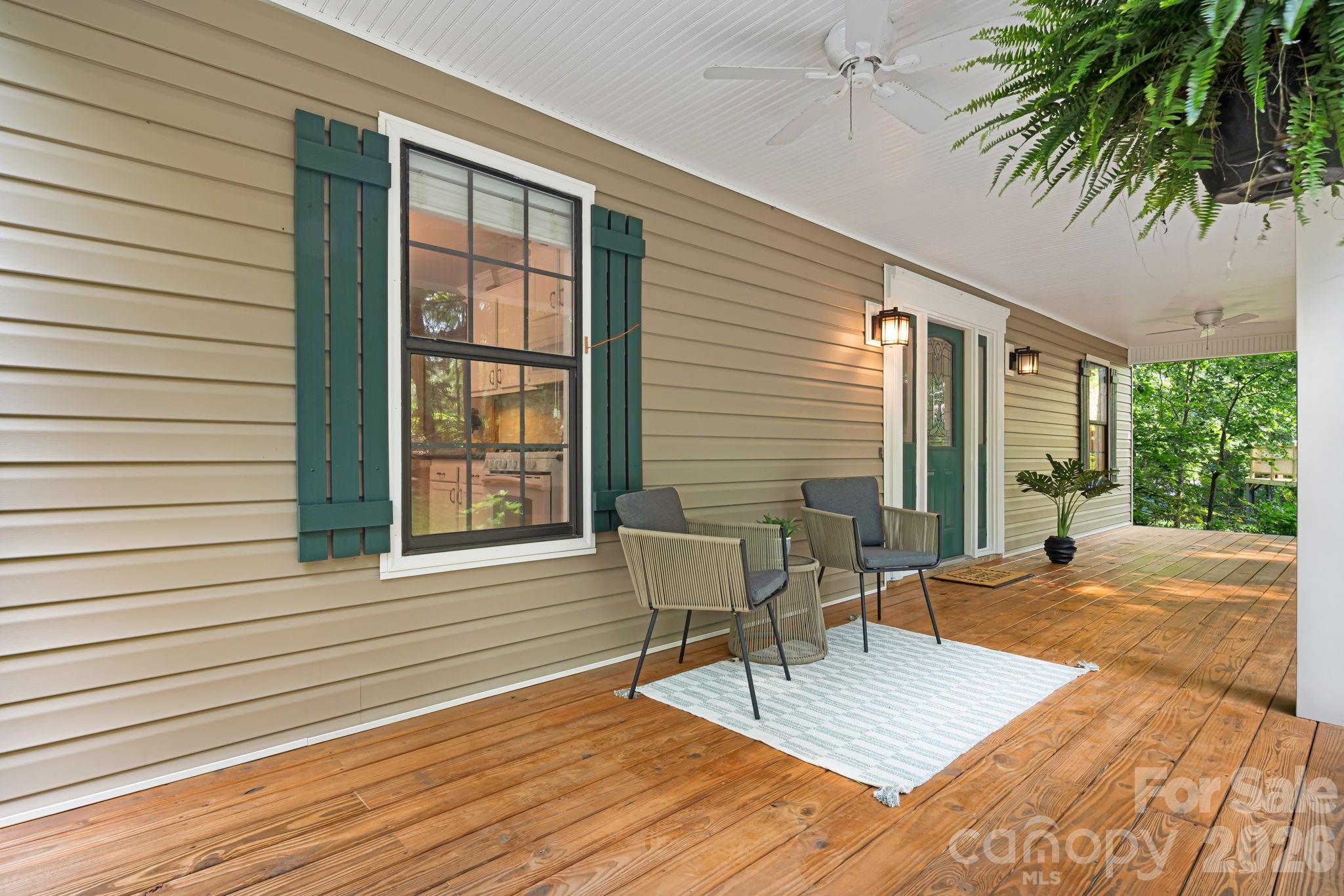 Single Family Residence at 212 Riva Ridge Drive, Fairview, photo 4 of 43
