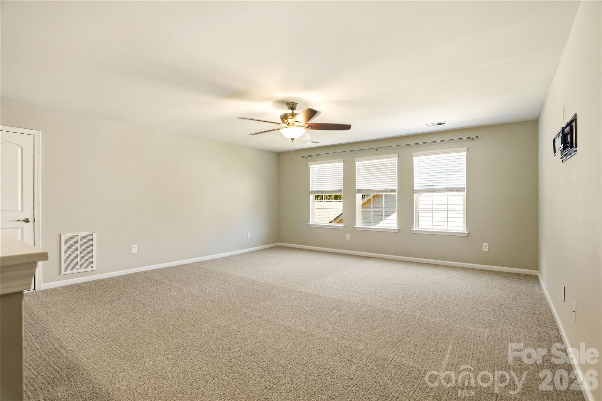 Expansive Upper Loft - 124 Van Gogh Trail, Mount Holly