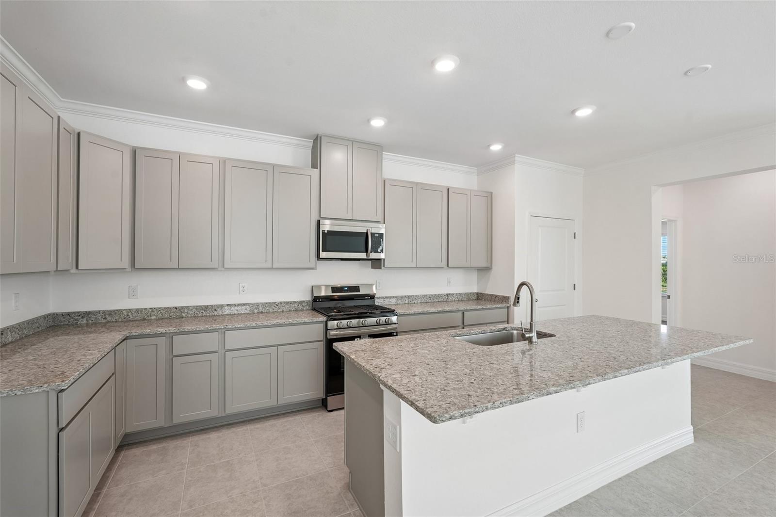 Oversized Island with Granite Countertops & Stainless Appliances - 25503 CALUSA DR, PUNTA GORDA