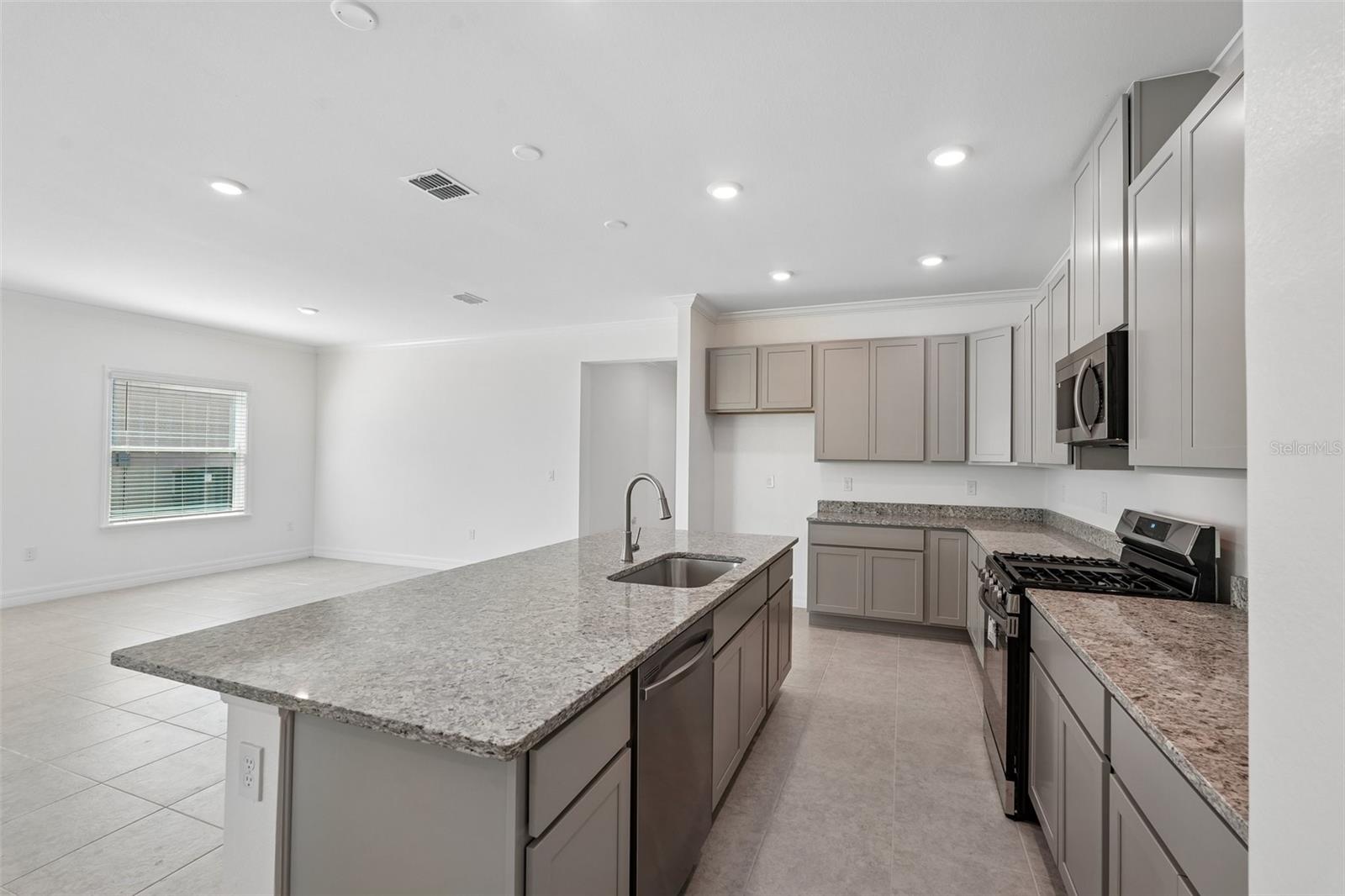 Oversized Island with Granite Countertops & Stainless Appliances - 25503 CALUSA DR, PUNTA GORDA