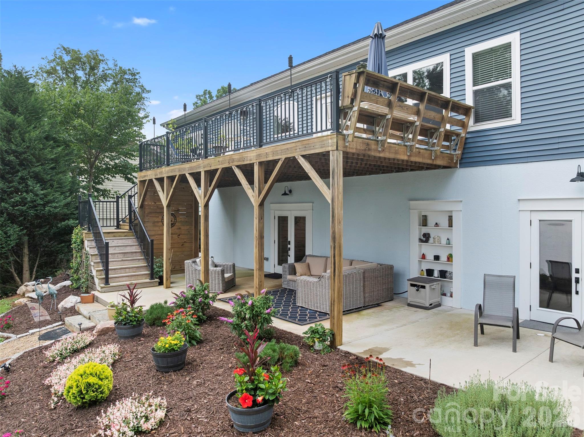 Single Family Residence at 645 Riverside Drive, Lexington, photo 4 of 48
